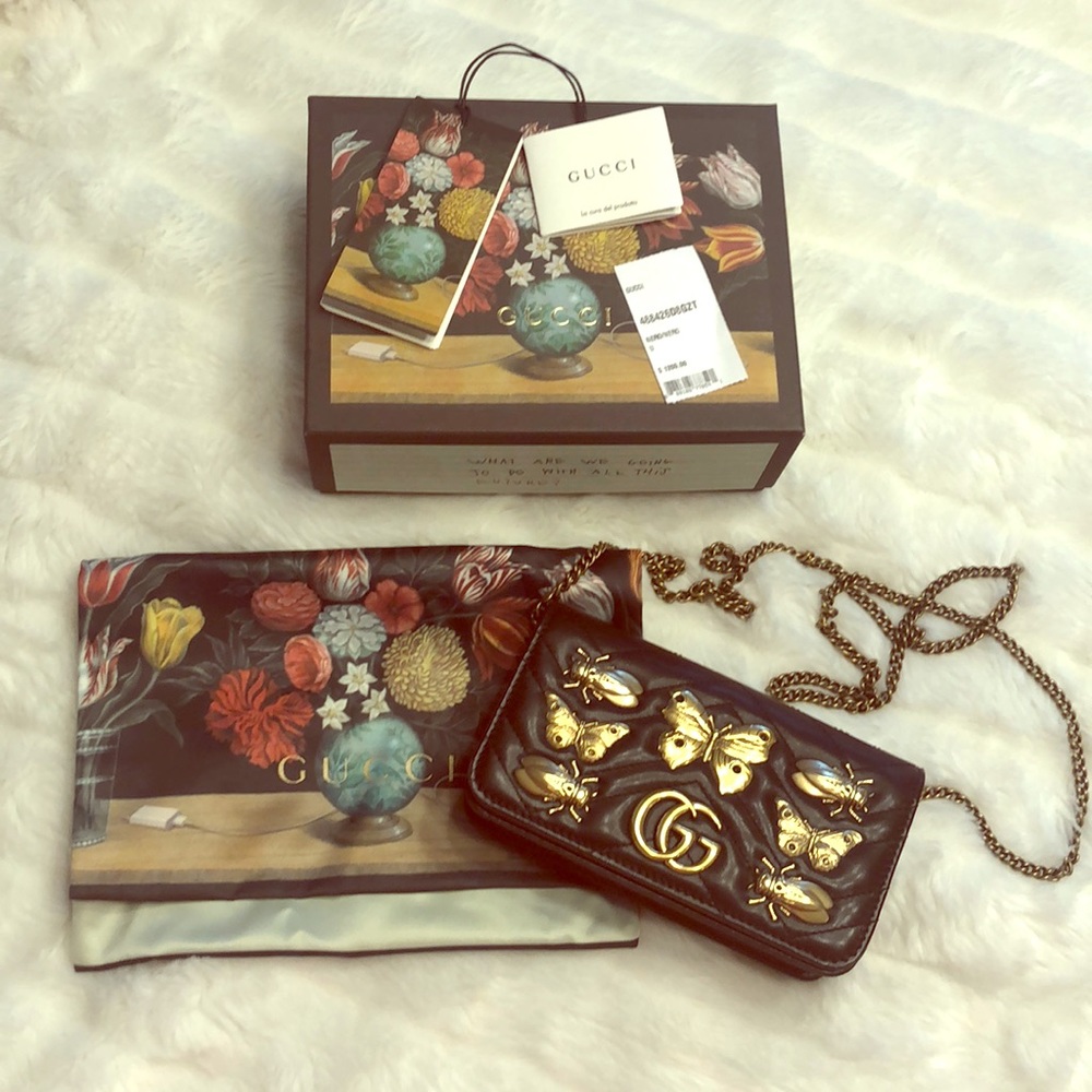 Gucci wallet on a chain